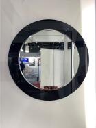 SCARLETTE průměr 80 cm skladané zrcadlo = fazetovaný kruh na černém lacobel kruhovém podkladu